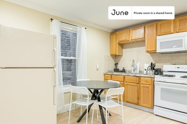 Building Photo - Room in Shared 3 bed/1 bath home