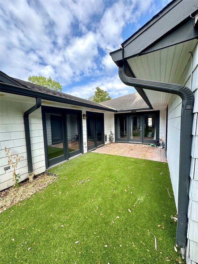 Foto del edificio - 3805 Piping Rock Ln