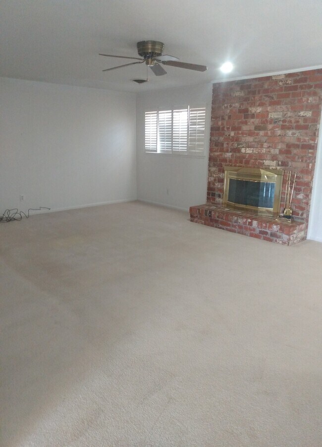 Building Photo - 1103 Holliday St