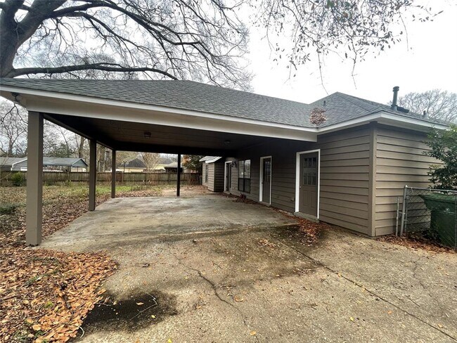 Foto del edificio - 4013 Meredith Dr