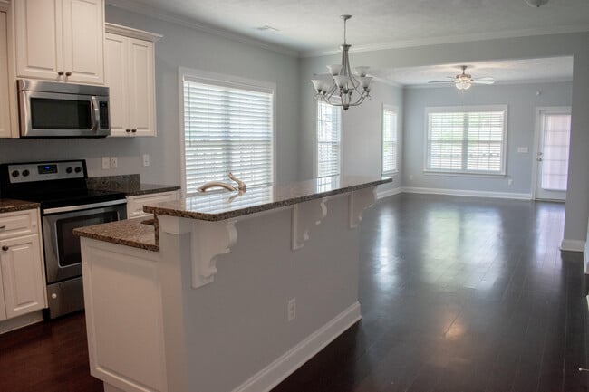 Building Photo - 1045 Glenhaven Dr