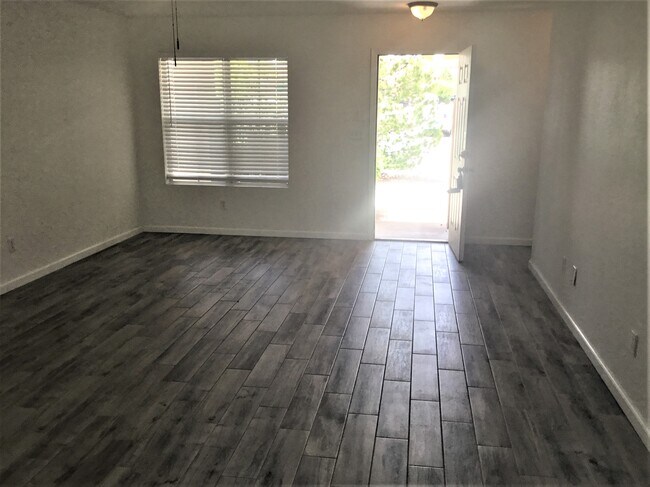 Foto del edificio - 10244 Shawna St NW