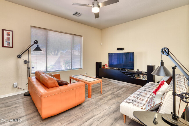 Building Photo - 1404 W Weatherby Way
