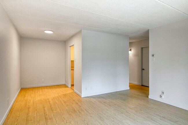Building Photo - 1570 Avenue Filion