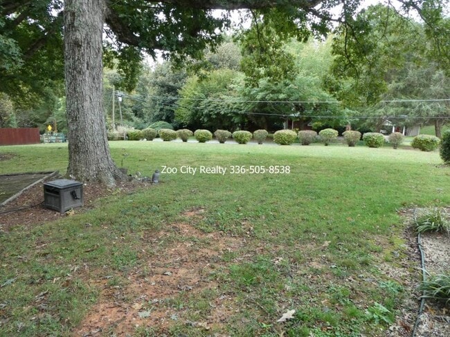 Building Photo - 589 McDermott St