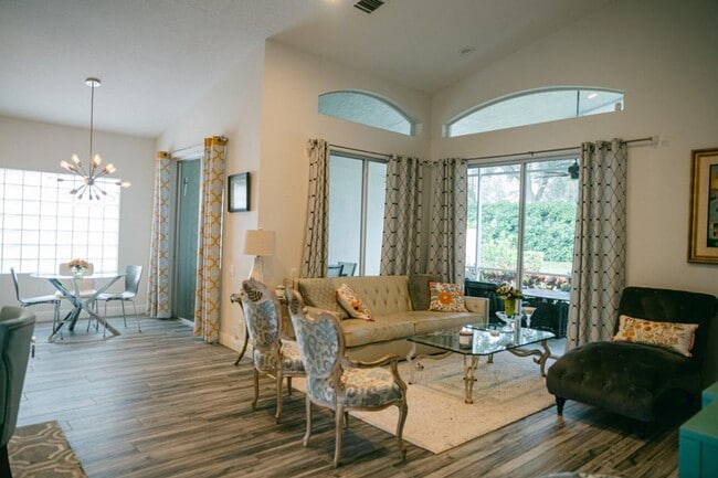 Building Photo - 9825 Mantova Dr