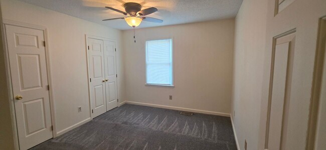 Foto del edificio - ****** HALF OFF FIRST FULL MONTH OF RENT!! ******