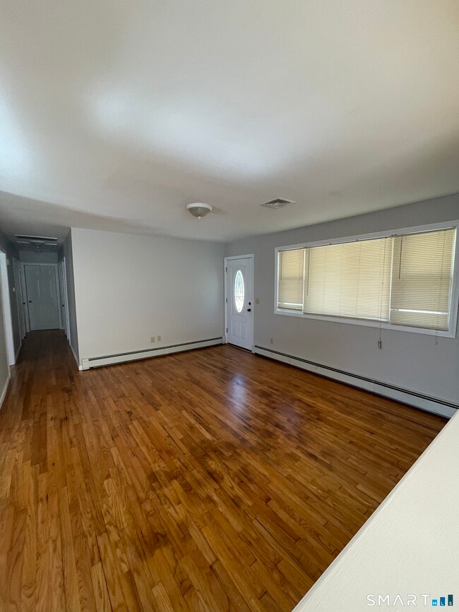 Building Photo - 26 Tamarack Cir