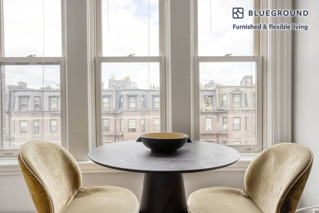 Building Photo - 228 Newbury St