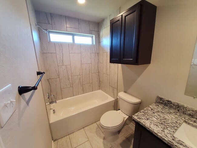 Building Photo - 6310 Luglio Lane #104, San Antonio, TX 78233