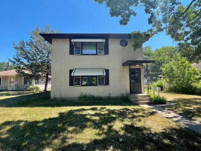 Foto del edificio - Main Level Columbia Heights Duplex, 1 Car ...