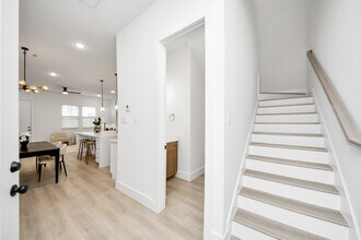 Building Photo - 9435 Arledge St