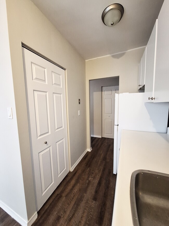 Building Photo - Southmount Apartments