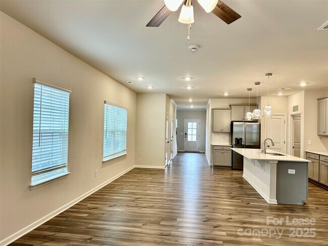 Foto del edificio - 389 Runner Stone Ln