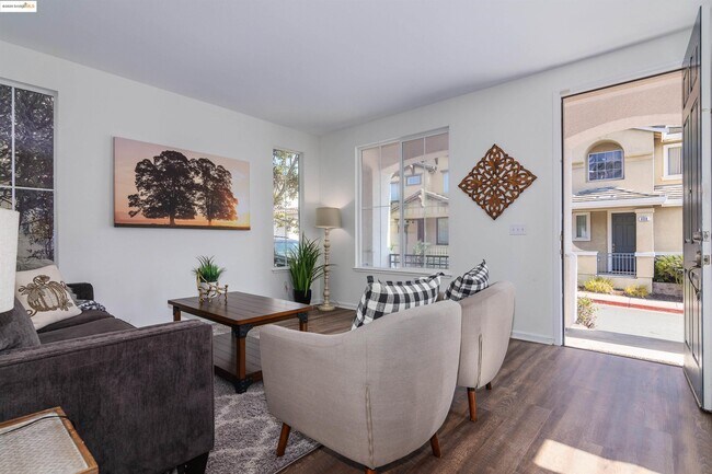 Foto del edificio - 411 Canyon Ct