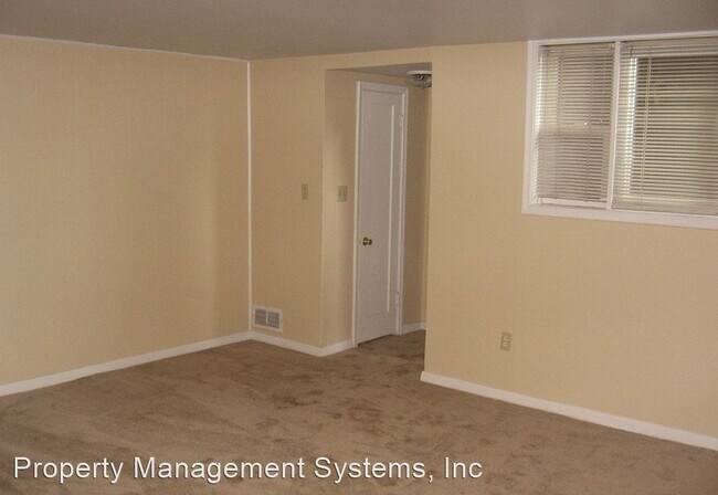 Building Photo - 2553-2555 700 E
