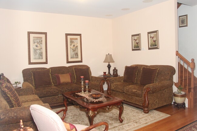 Building Photo - 2492 Waterbury Ln