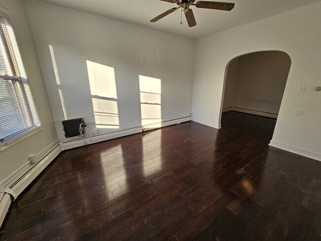 Foto del edificio - 916 Broadway