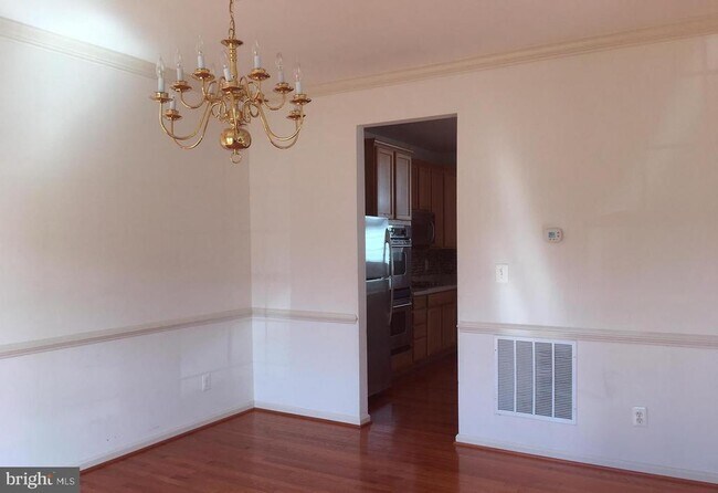 Foto del edificio - 7209 Bladen Pl