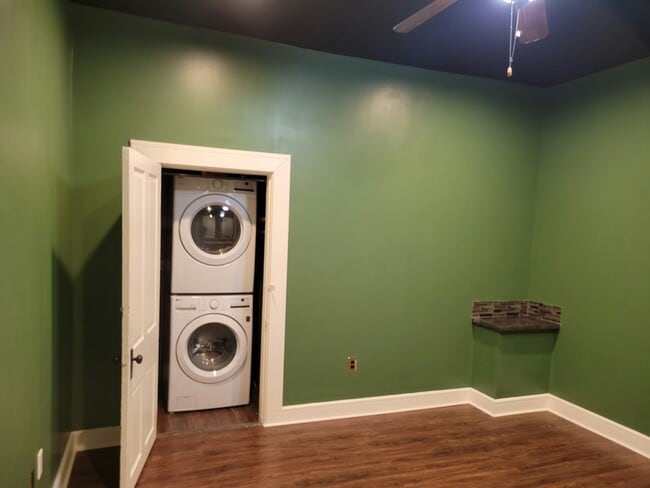 Building Photo - 705 Bakewell Street, Unit 1