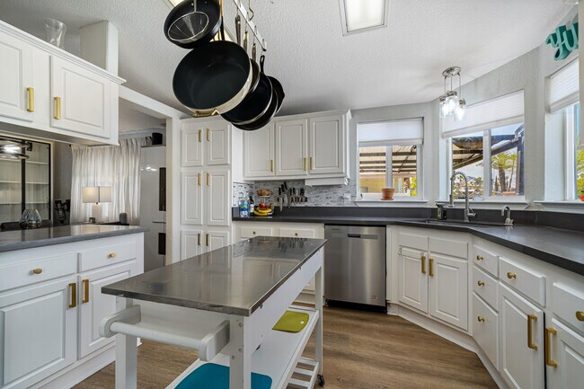 Foto del edificio - 159 Estrada Way