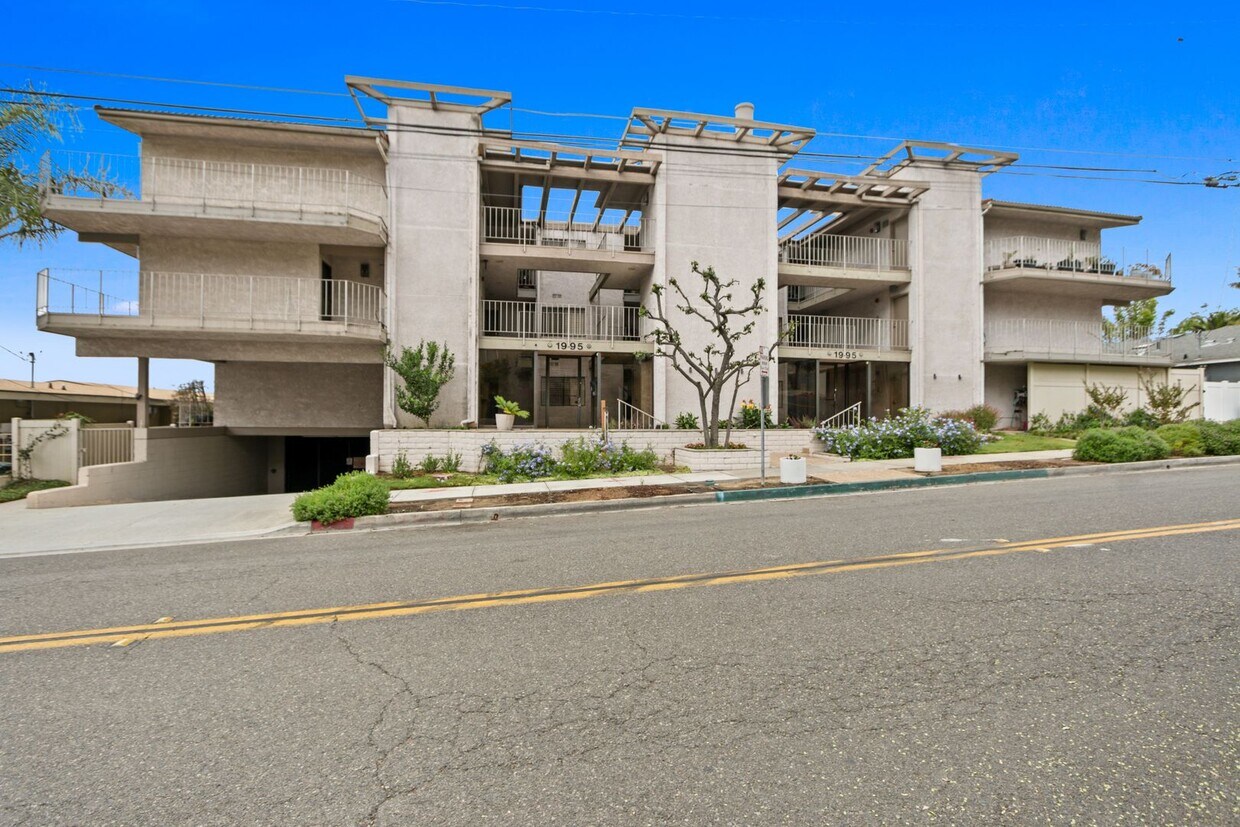 Foto principal - Panoramic View Condo For Lease