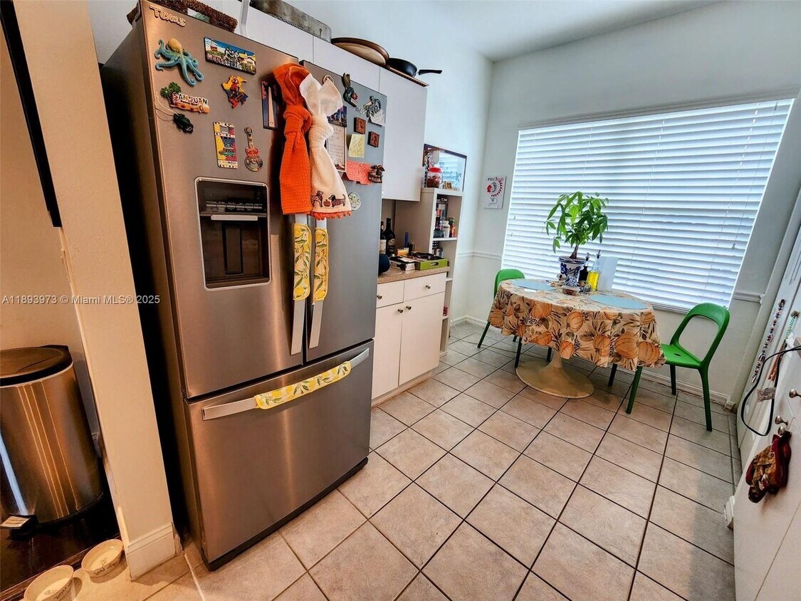 Foto principal - 730 NE 90th St