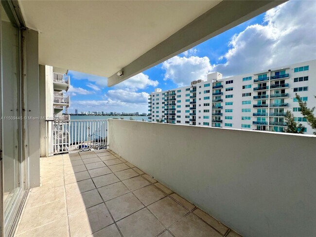 Building Photo - 7545 E Treasure Dr