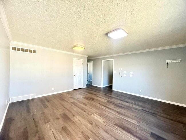 Foto del edificio - 1334 Sudbury Ave