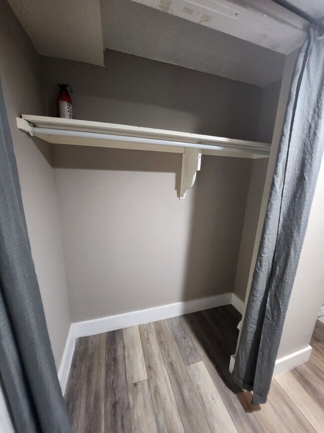 Foto del edificio - University Towers- FURNISHED 1bd/1ba Apartment #516 ready for you in FALL 2026! $1300 per month