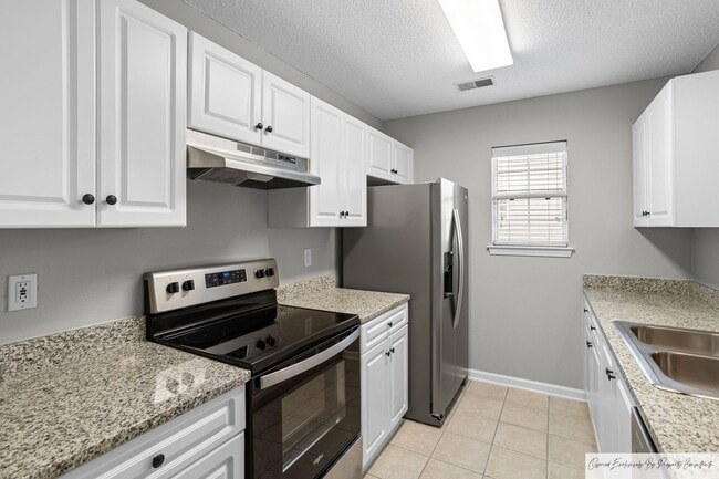 Building Photo - BEAUTIFUL 3 BEDROOM GARDEN HOME IN IRMO'S ...