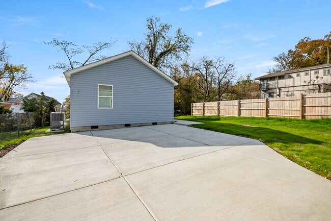 Building Photo - 24 Sawyer St