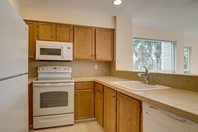 Foto del edificio - Downtown Mercer Island Condo Available Now!