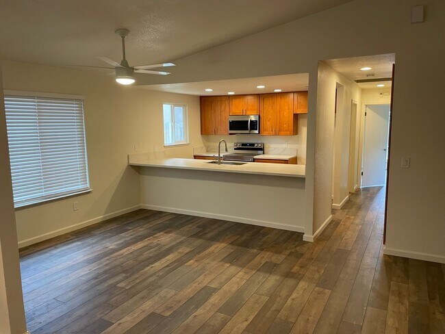 Foto del edificio - REMODELED DUPLEX CLOSE TO DOWNTOWN IN S. N...