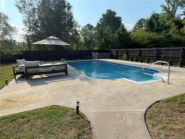 Foto del edificio - 6560 Windy Creek Way