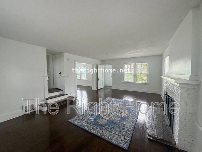 Foto del edificio - 2430 Redick Ave