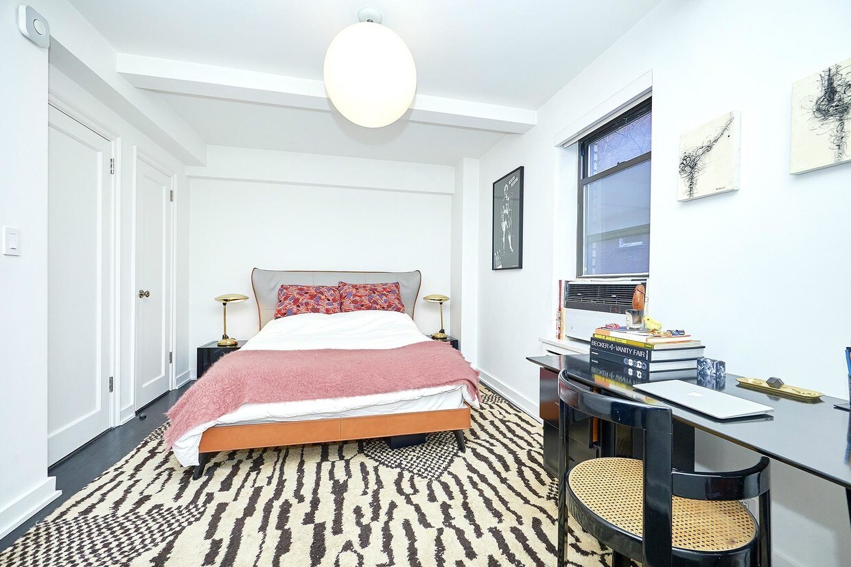 Primary Photo - 17 W 67th St