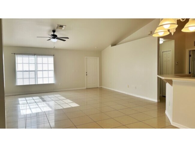 Foto del edificio - Move-In Ready! Beautiful! NE Cape 4 Bedroom 2 Bath Home!