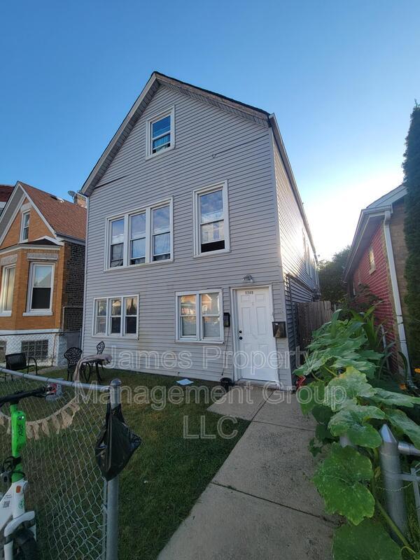 Foto principal - 5149 S Marshfield Ave