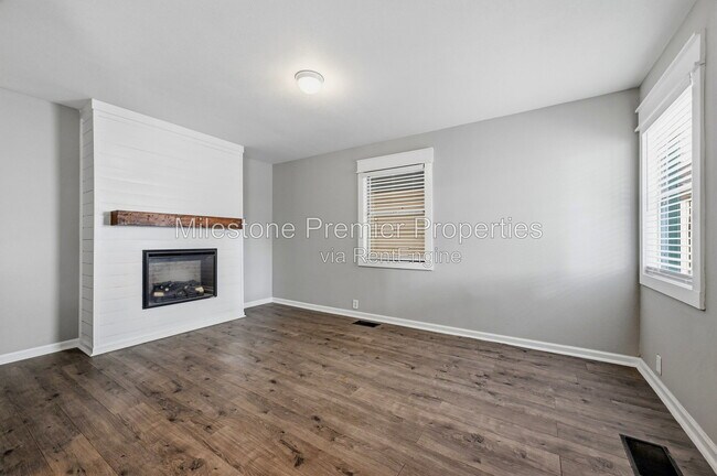 Building Photo - 920 S Lee Ave