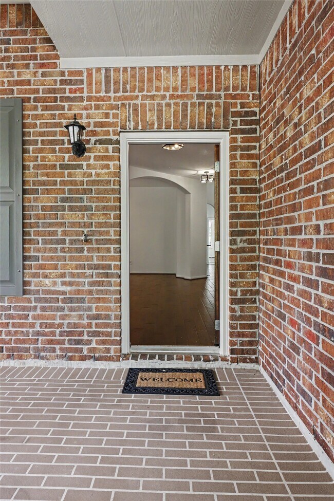 Foto del edificio - 99 Sagamore Ridge Pl