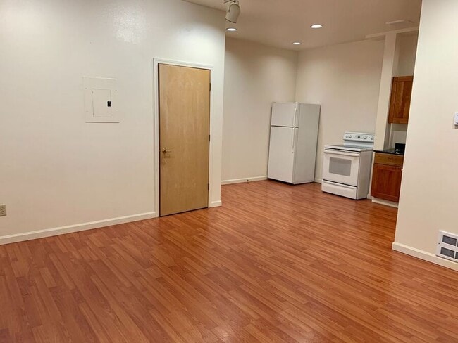 Building Photo - 3644 Woodland Park Ave N