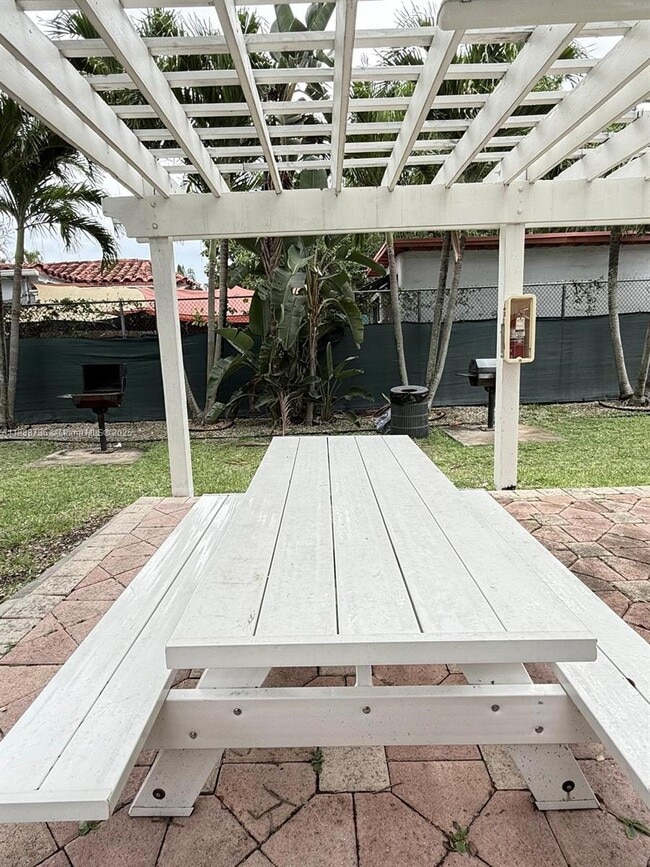 Building Photo - 2160 SW 16th Ave