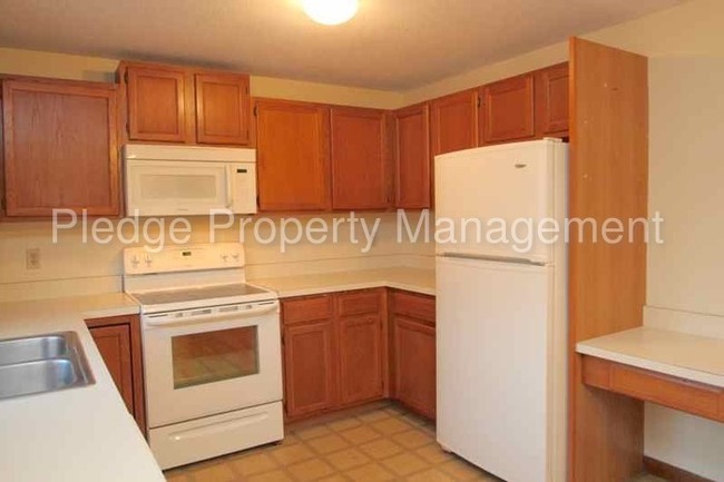 Building Photo - 60 Linwood Ave