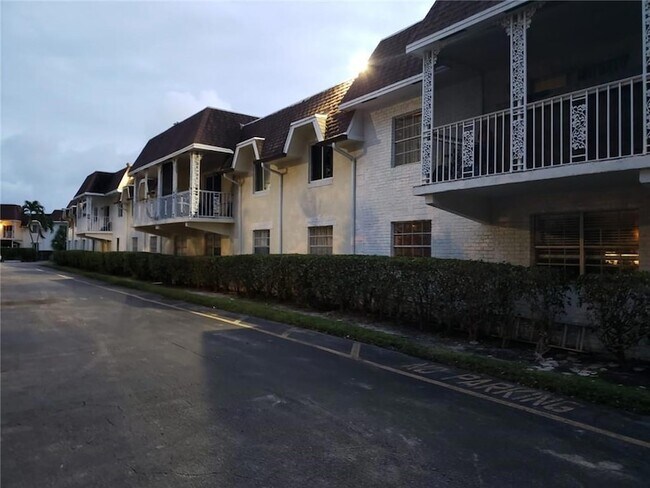 Foto del edificio - 704 SE 2nd Ave