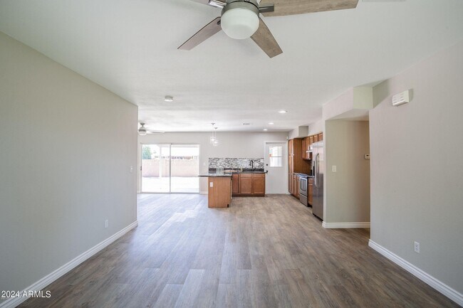 Building Photo - 323 W Laguna Dr