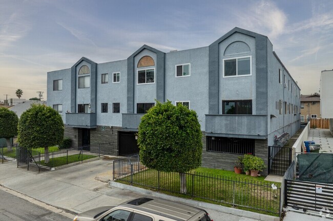 Building Photo - 619 North Kingsley Drive