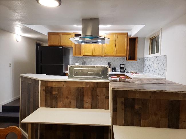 Building Photo - 825 Tilden Ave