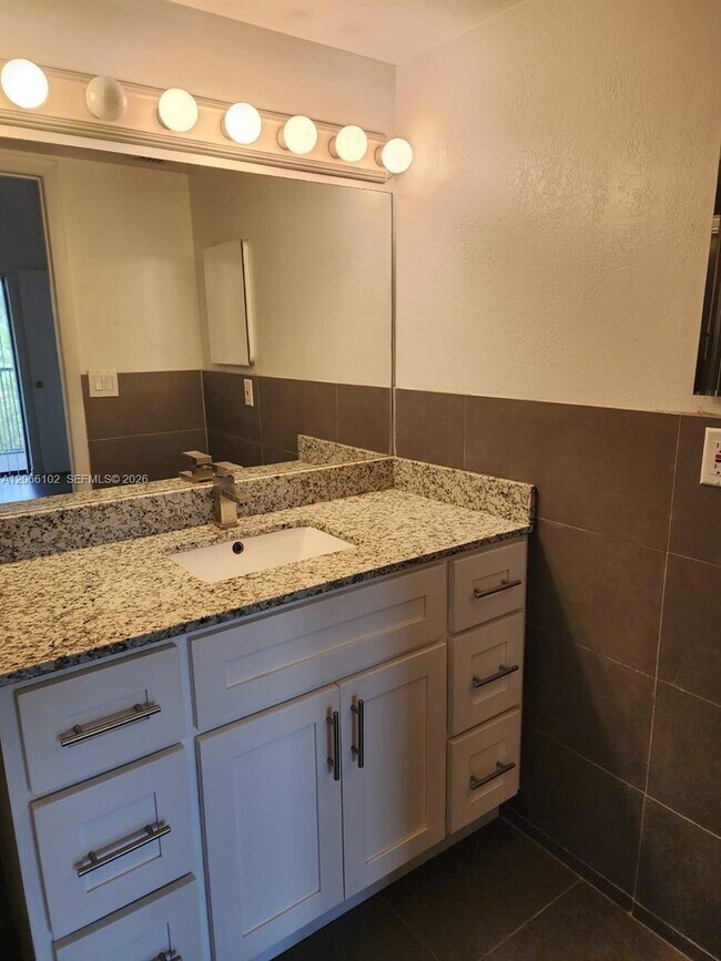 Foto del edificio - 2445 SW 18th Terrace
