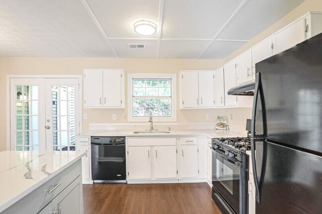 Building Photo - 3579 Kennesaw Station Dr
